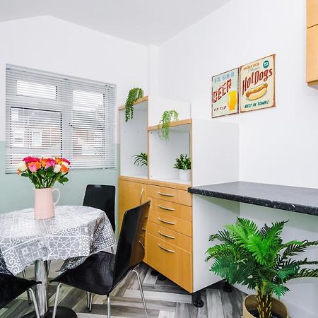 Harley House - Spacious Home With Free Netflix & Parking By Rocketbnb Coventry Luaran gambar