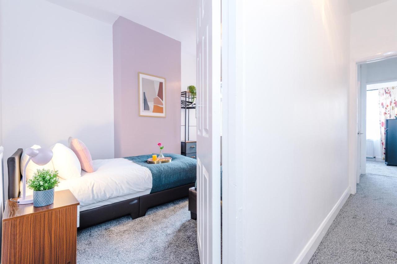 Harley House - Spacious Home With Free Netflix & Parking By Rocketbnb Coventry Luaran gambar